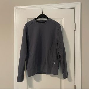 On Running crew neck pullover. Size Medium.